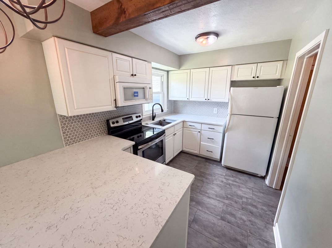 Photo 2 of 19 of 2308 E 69th St, Indianapolis, IN