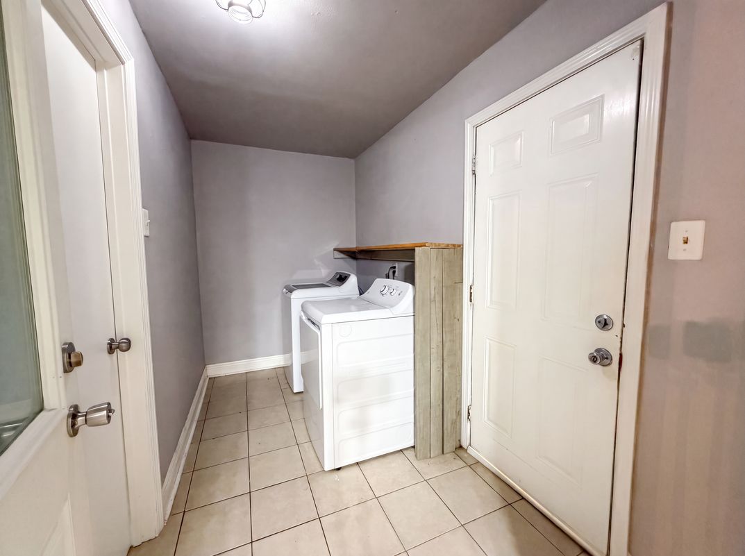 Photo 17 of 21 of 9314 Deanwood St, Houston, TX