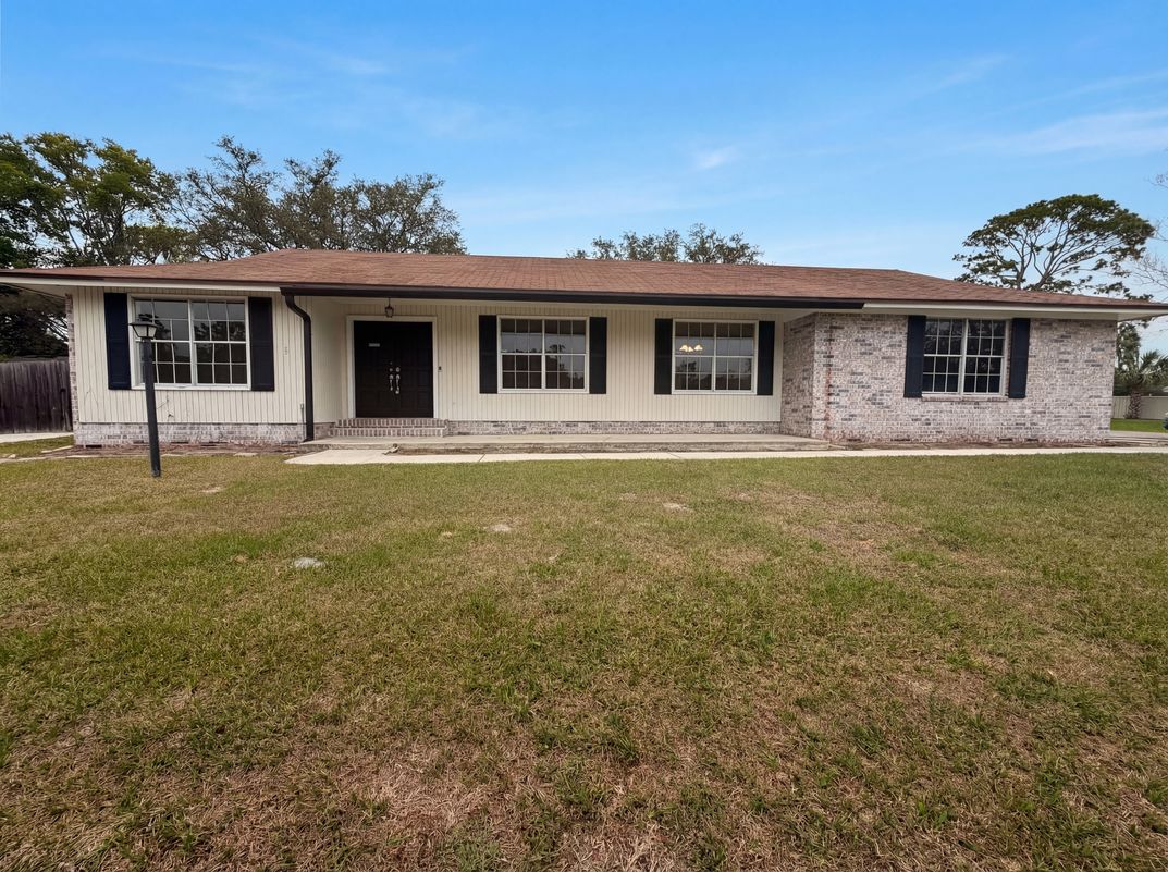 Property photo 1 of 606 Gulfstream Trl S