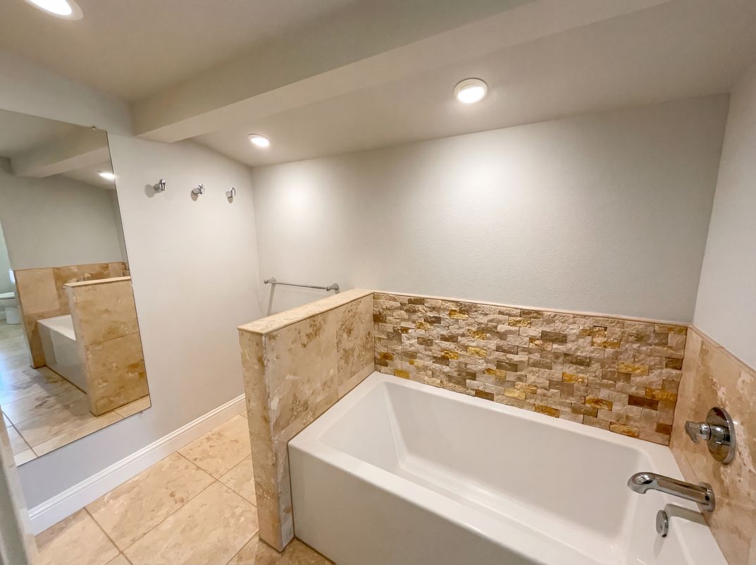 Photo 12 of 18 of 4106 Walnut Hill Ln, Dallas, TX