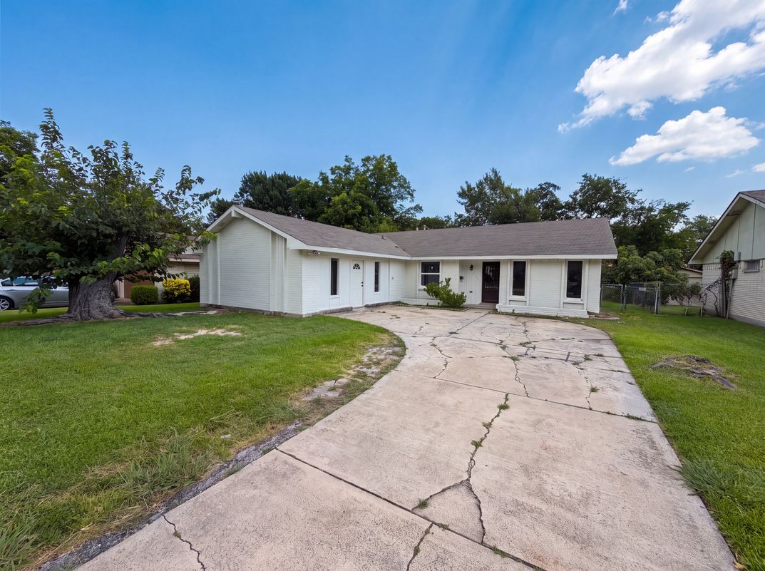 Photo 17 of 18 of 414 Meadowhill Dr, Garland, TX