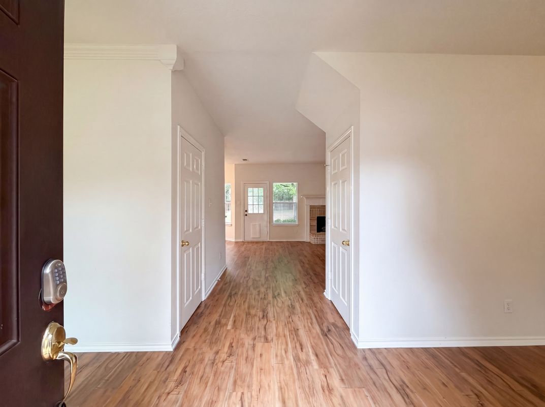 Photo 6 of 27 of 6218 Kingswood Dr, Arlington, TX