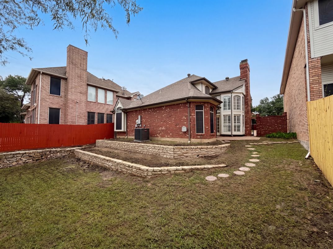 Photo 25 of 27 of 7707 Windmere Ct, Irving, TX