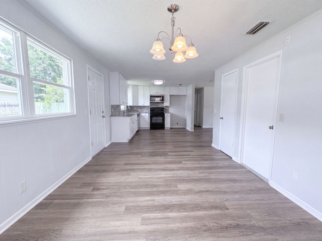 Photo 7 of 21 of 411 Capricorn Ln, Orange Park, FL
