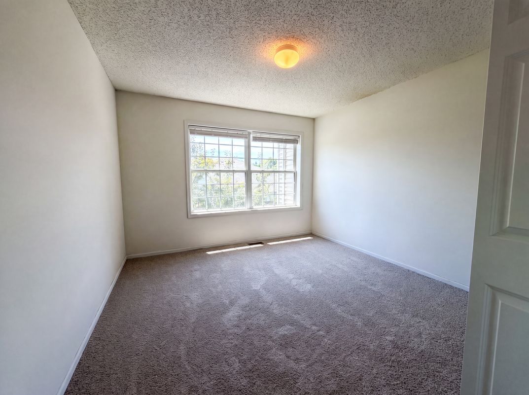 Photo 7 of 21 of 5221 Robin Ln, Farmington, MN