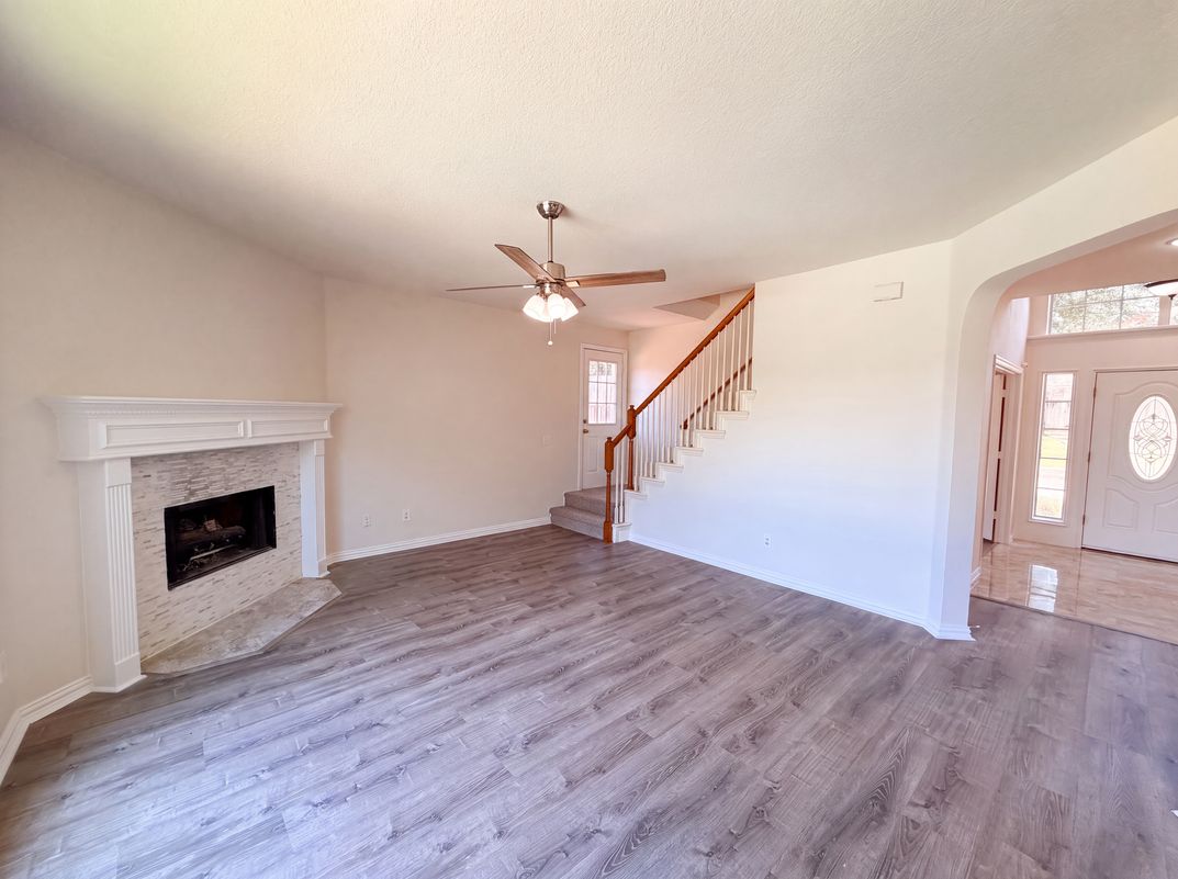 Photo 3 of 22 of 3106 Westshore Dr, Rowlett, TX