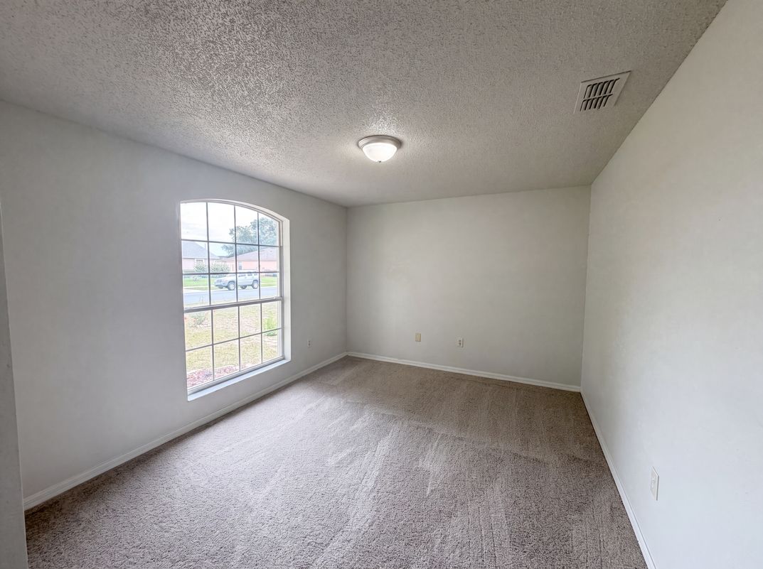 Photo 4 of 19 of 1038 Highland Crest Cir, Lake Wales, FL