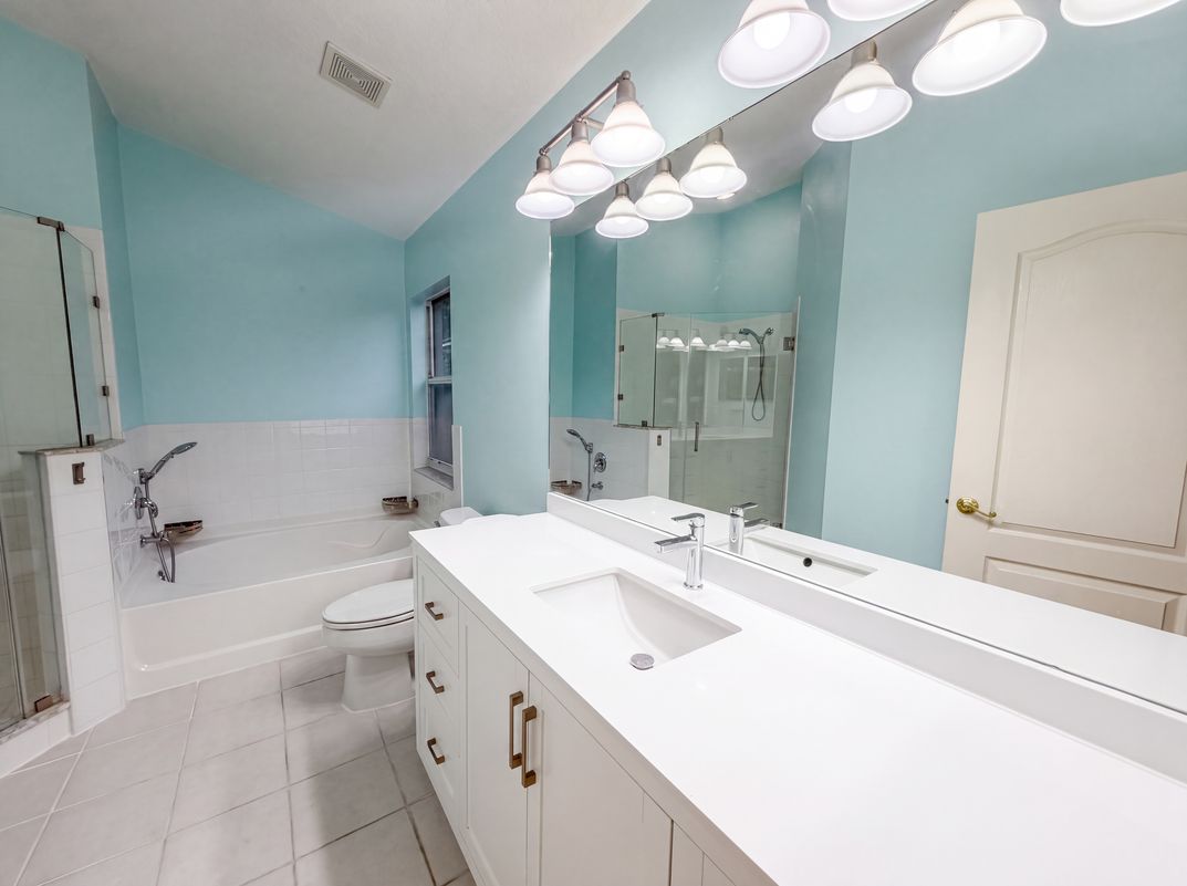 Photo 16 of 22 of 6941 Crown Lake Dr, Gibsonton, FL