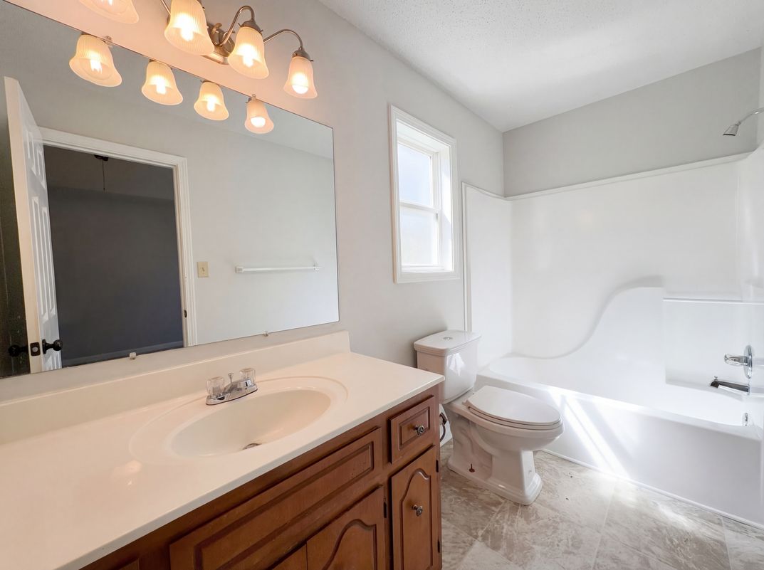 Photo 6 of 15 of 1690 Sparkleberry Dr, Clarksville, TN