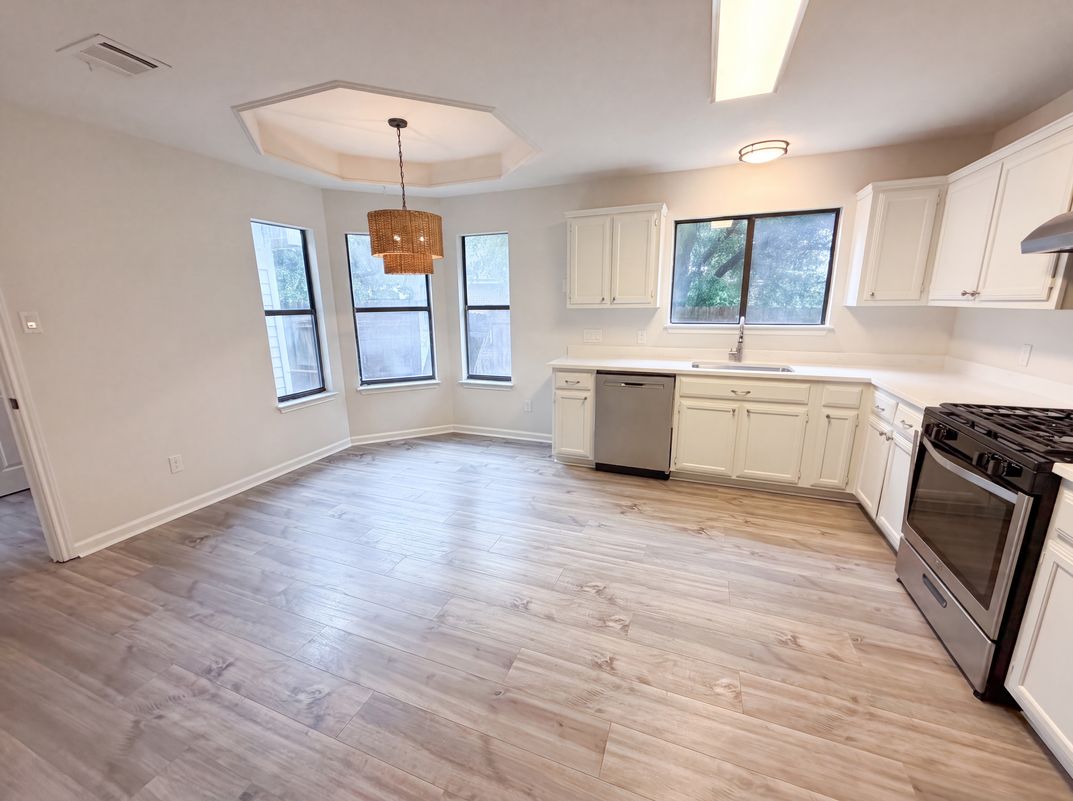 Property photo 3 of 1517 River Oak Dr