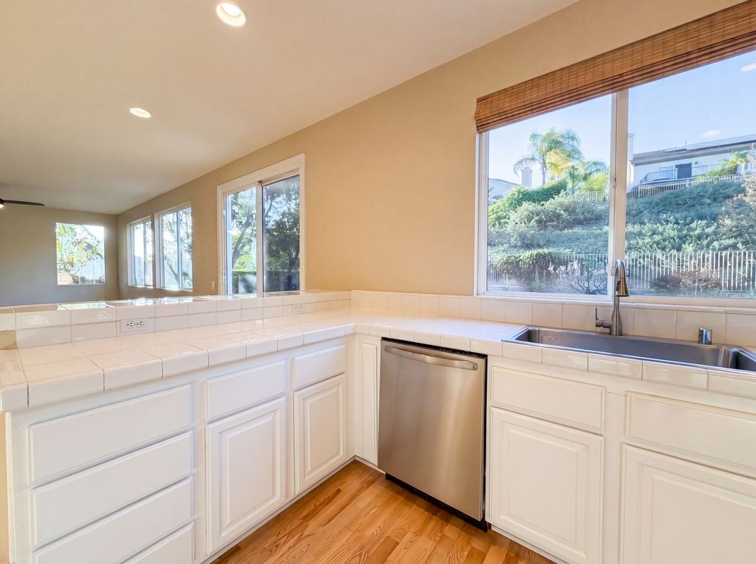 Photo 11 of 31 of 22017 Sunrise View Pl, Santa Clarita, CA