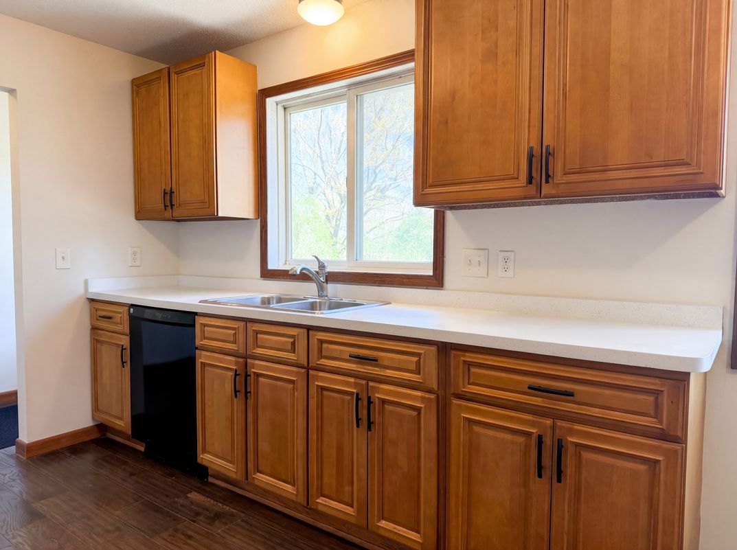 Photo 7 of 18 of 18817 Kenwood Trl, Lakeville, MN
