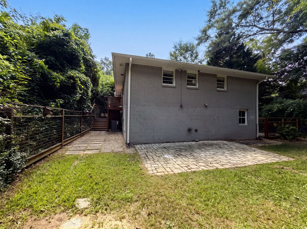 Photo 5 of 26 of 2336 Nesbitt Dr NE, Brookhaven, GA