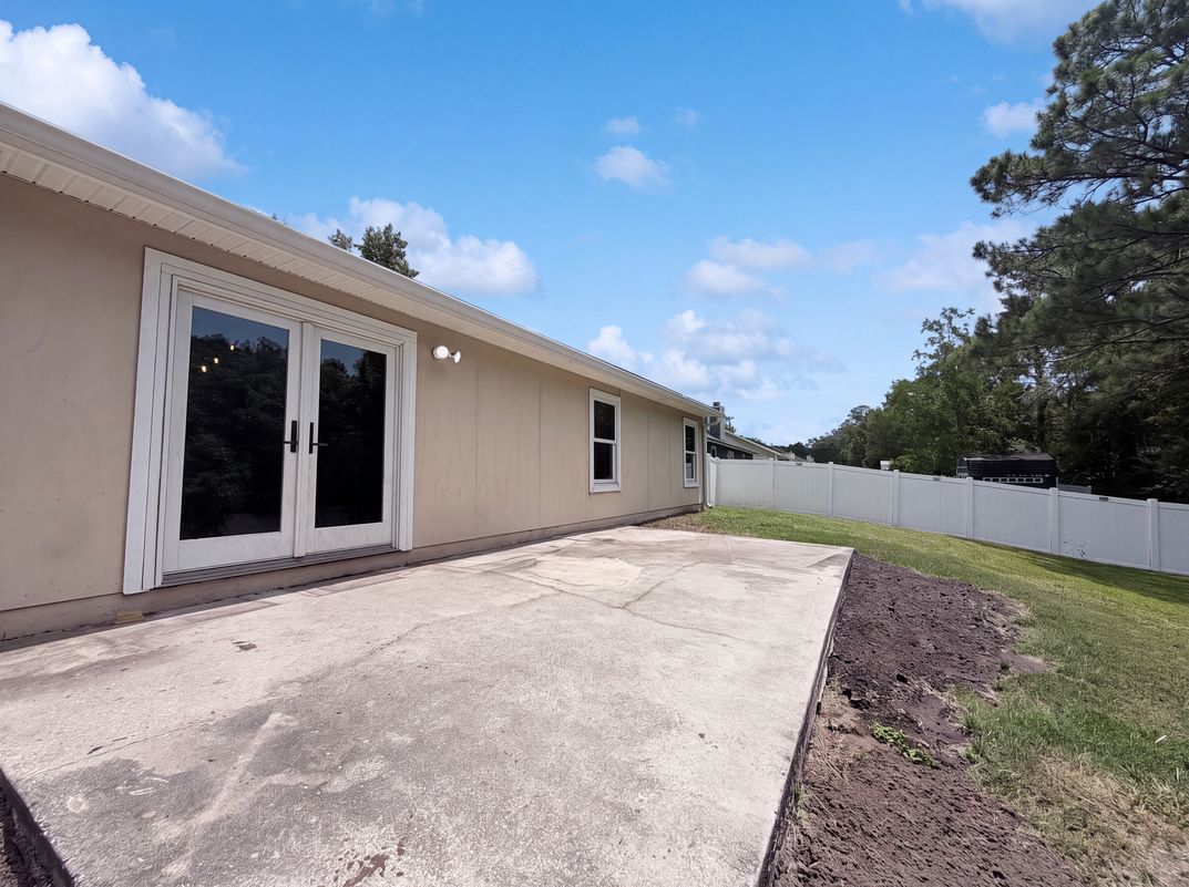 Photo 17 of 18 of 7428 Sweet Rose Ln, Jacksonville, FL