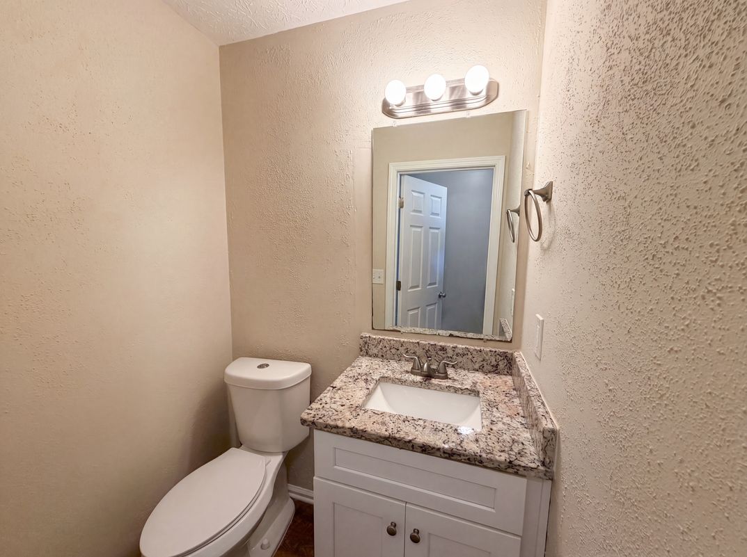 Photo 16 of 23 of 4078 Tara Ct, Loganville, GA