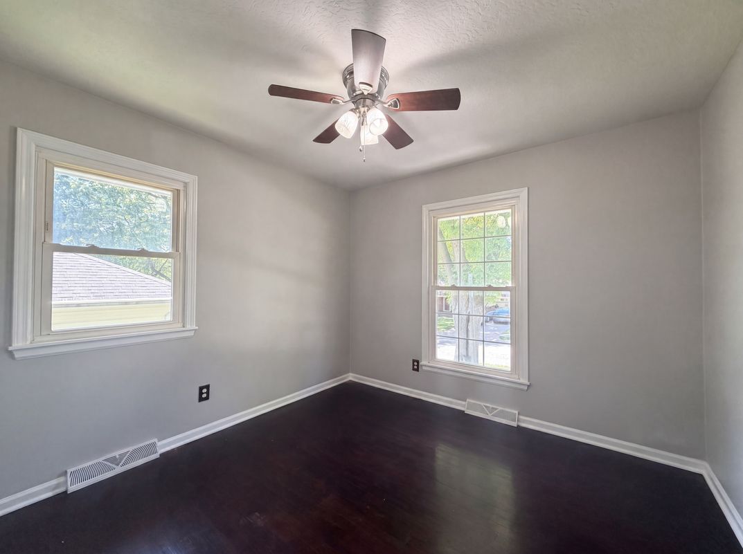 Photo 8 of 21 of 3809 S Drumm Ave, Independence, MO