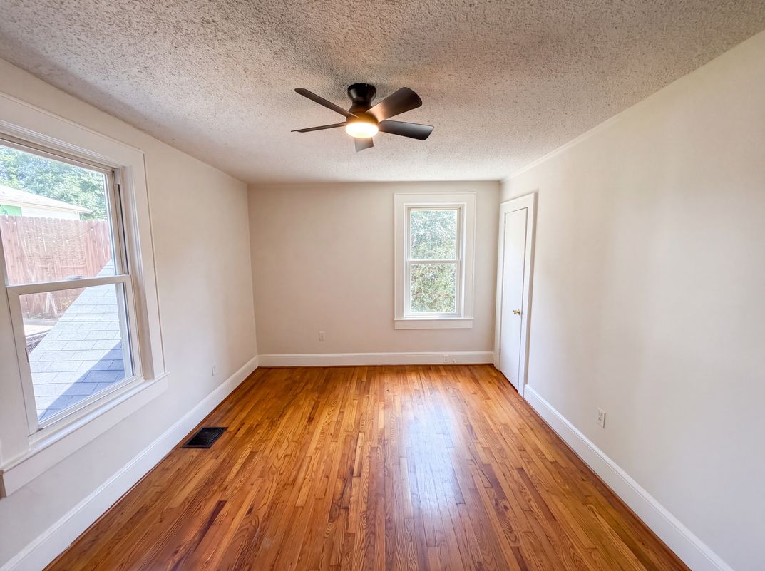 Photo 5 of 16 of 309 E Blue Ridge Dr, Greenville, SC