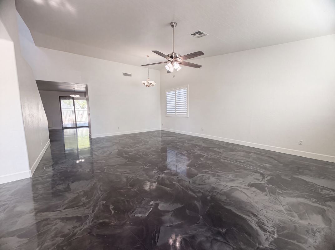Property photo 3 of 2463 S Bristol