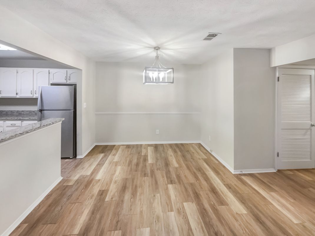Photo 7 of 22 of 2725 Saint Augustine Trl SE, Marietta, GA