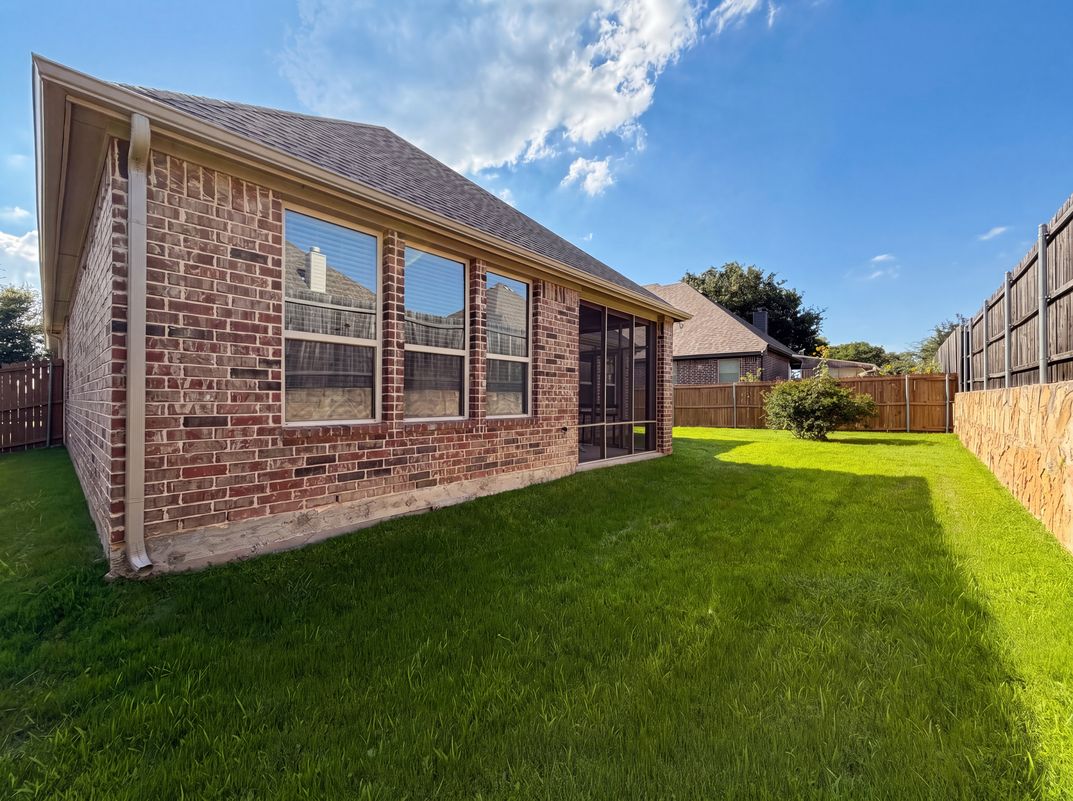 Photo 5 of 19 of 3005 S College Ave, Decatur, TX