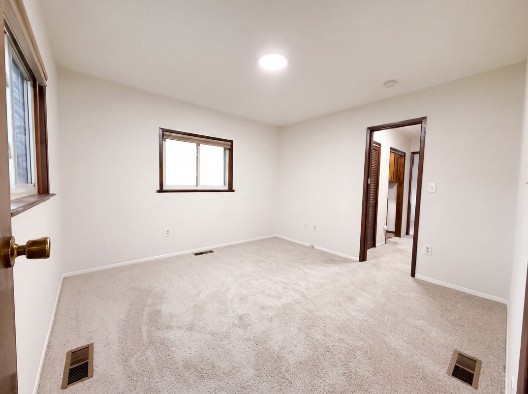 Photo 4 of 16 of 35115 University St, Westland, MI
