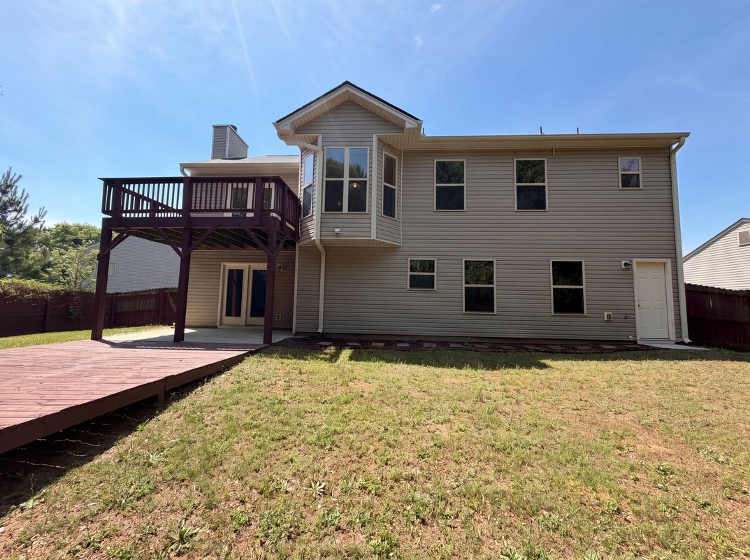 Photo 5 of 28 of 2721 Berkshire Dr, Winder, GA