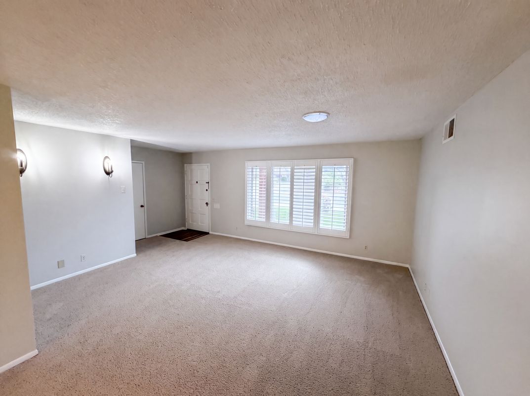 Photo 11 of 22 of 601 Palomar Dr, Hemet, CA