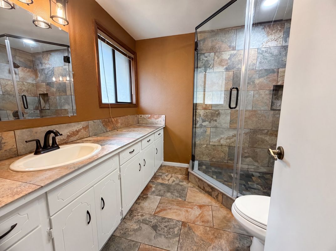 Photo 12 of 16 of 4246 Spring Rock Cir, West Linn, OR
