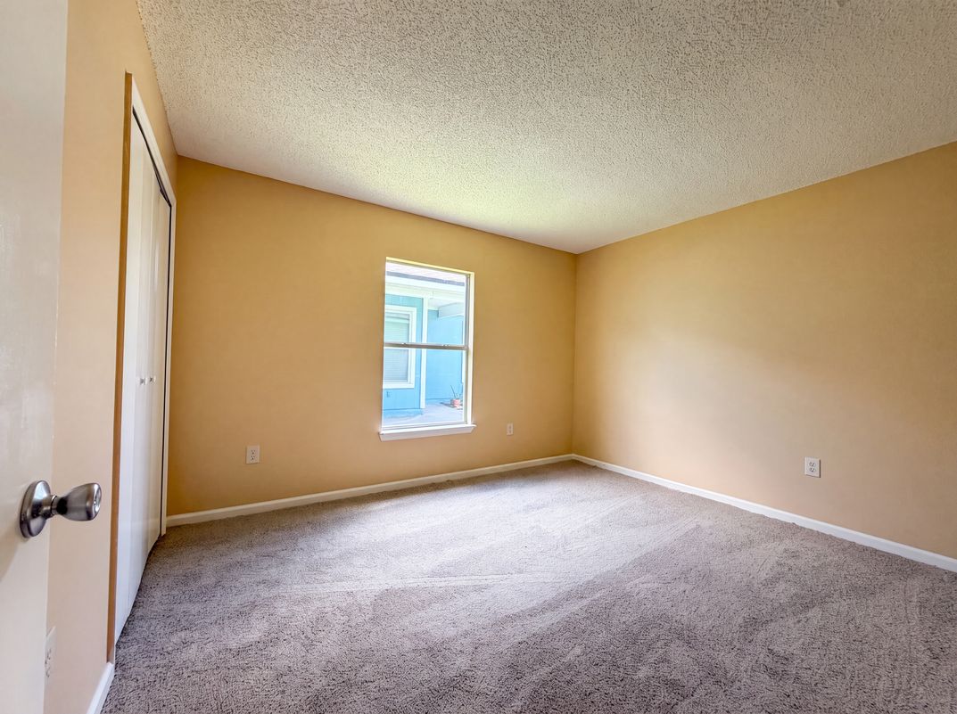 Photo 10 of 19 of 7923 Cherry Blossom Dr N, Jacksonville, FL