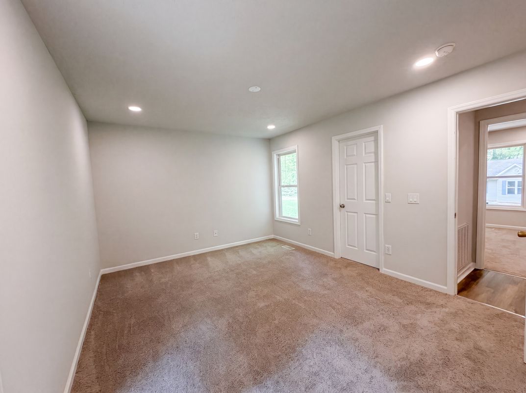 Photo 14 of 16 of 810 Hill Top Cir, Sanford, NC