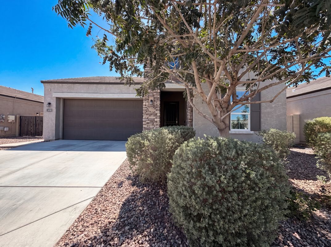Property photo 1 of 2528 N Comiskey Dr