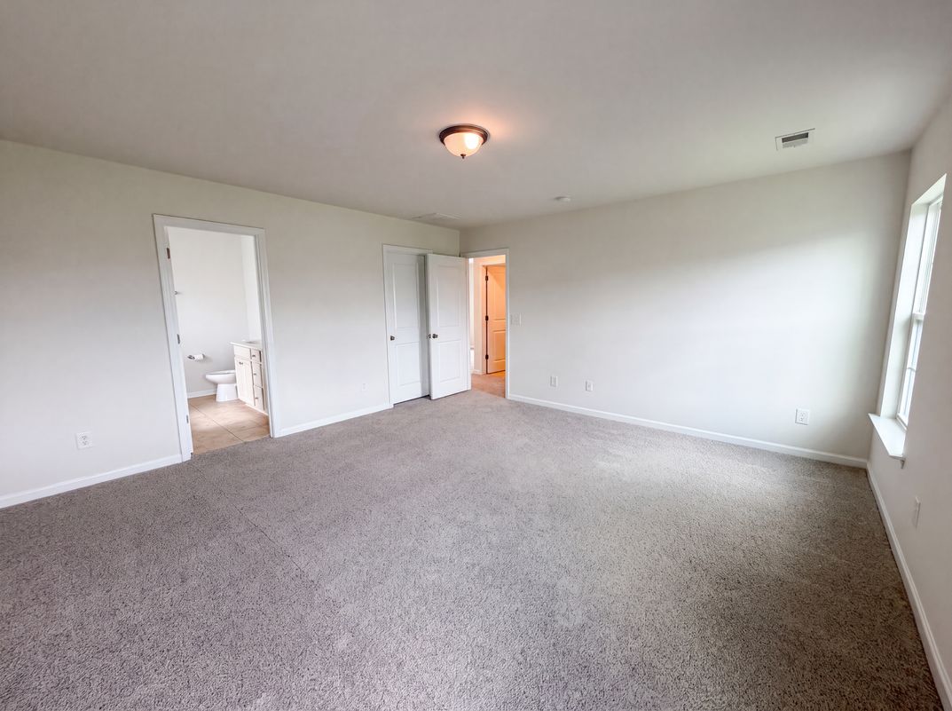 Photo 14 of 21 of 747 Redbud Ln, Summerville, SC