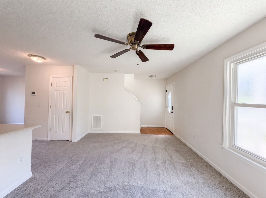 Photo 3 of 22 of 889 Salem Pointe Ln, Winston Salem, NC