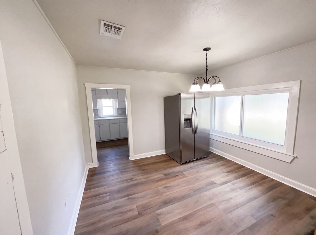 Photo 5 of 17 of 725 Kelly St, Poteet, TX