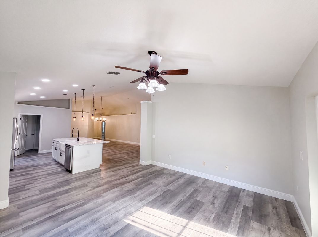Photo 10 of 25 of 106 Cabrillo Dr, Groveland, FL