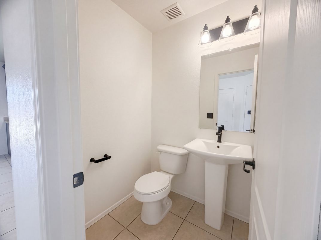 Photo 7 of 18 of 1043 E Daniella Dr, San Tan Valley, AZ