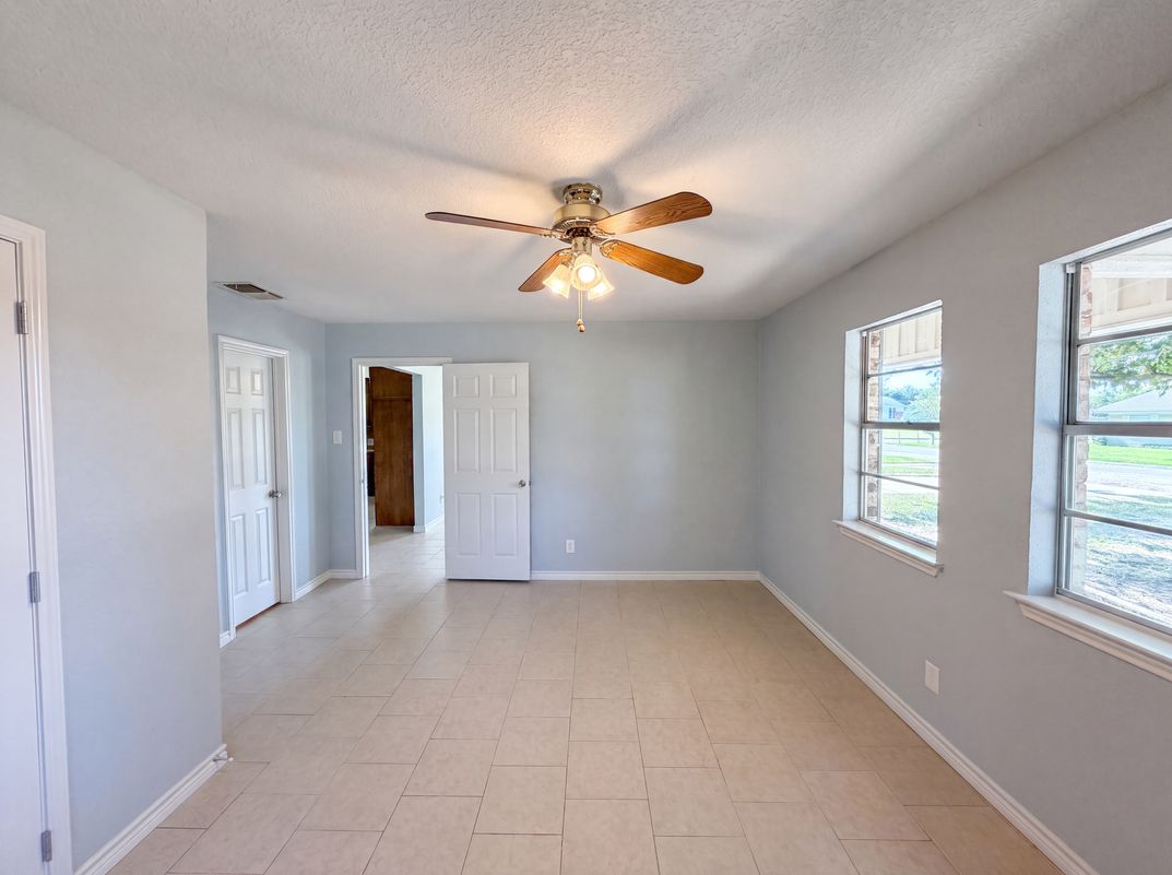 Photo 8 of 19 of 502 Jennings St, Nocona, TX