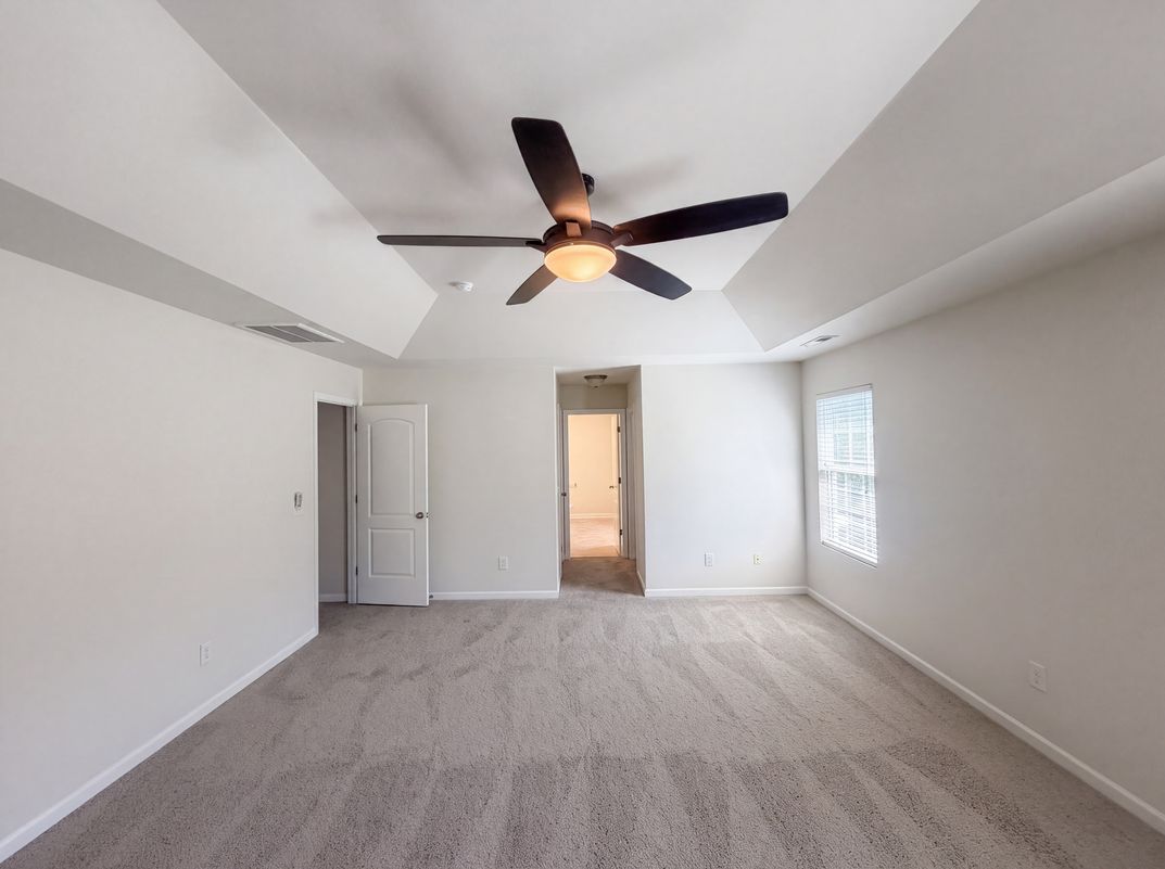 Photo 4 of 26 of 518 MacGregor Dr, Burlington, NC