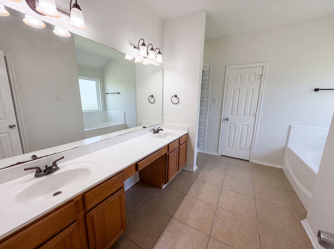 Photo 15 of 21 of 324 Cascade Dr, Red Oak, TX