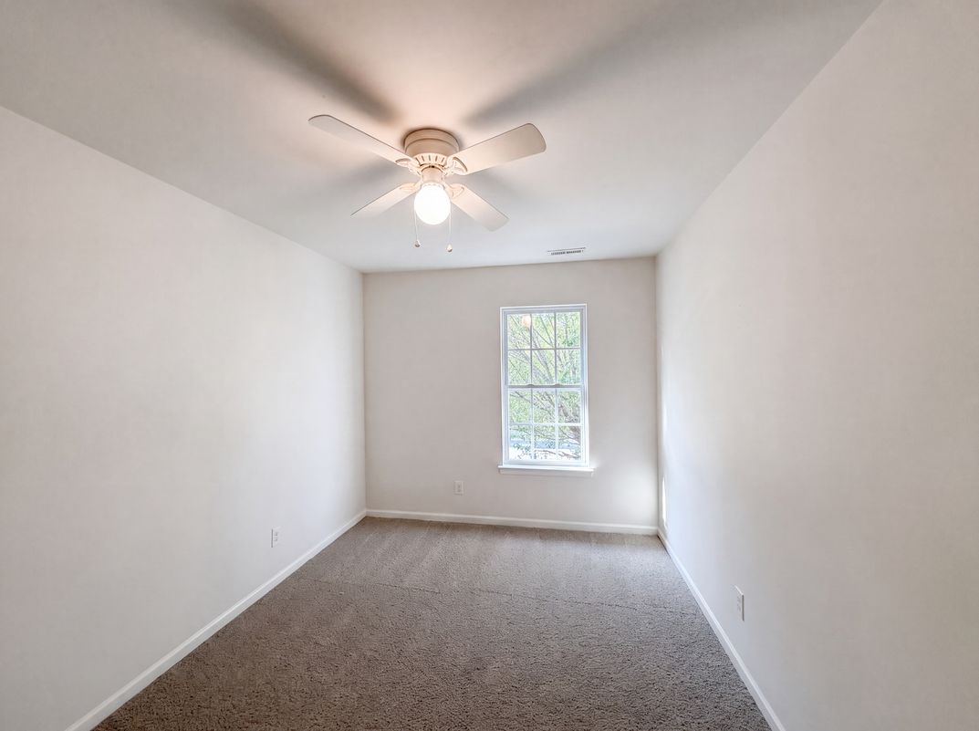 Photo 11 of 17 of 10933 Pointer Ridge Dr, Charlotte, NC