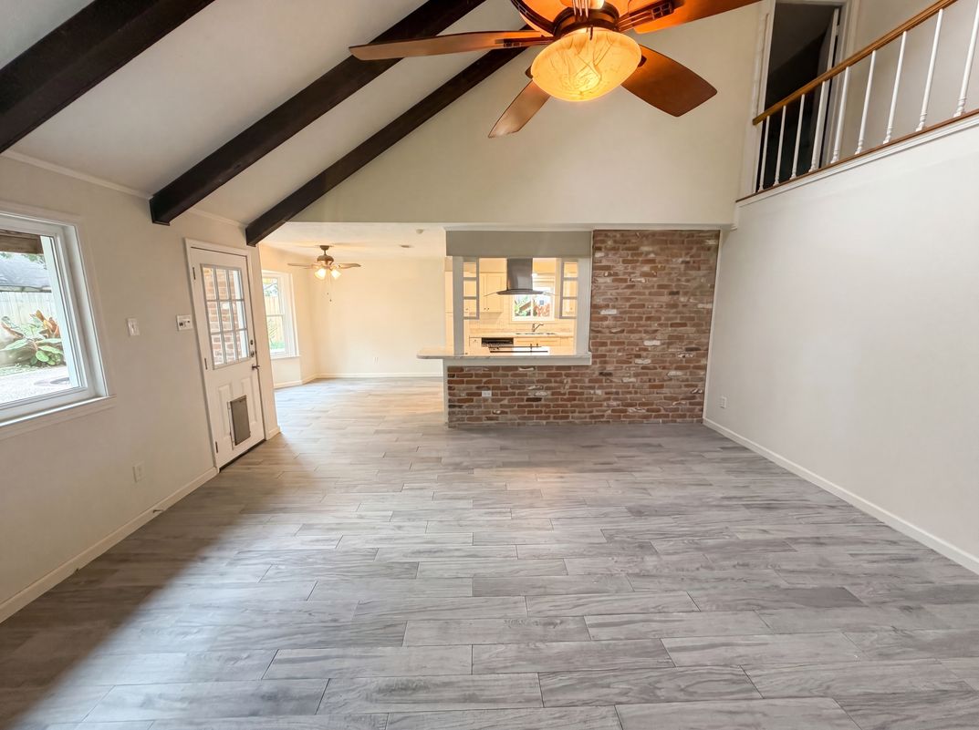 Photo 7 of 23 of 5116 E Bayou Dr, Dickinson, TX