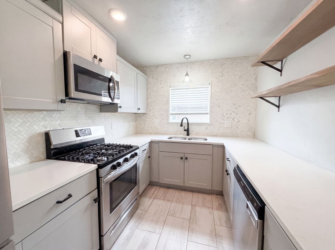 Photo 2 of 17 of 10508 Whitehaven Rd, Oklahoma City, OK