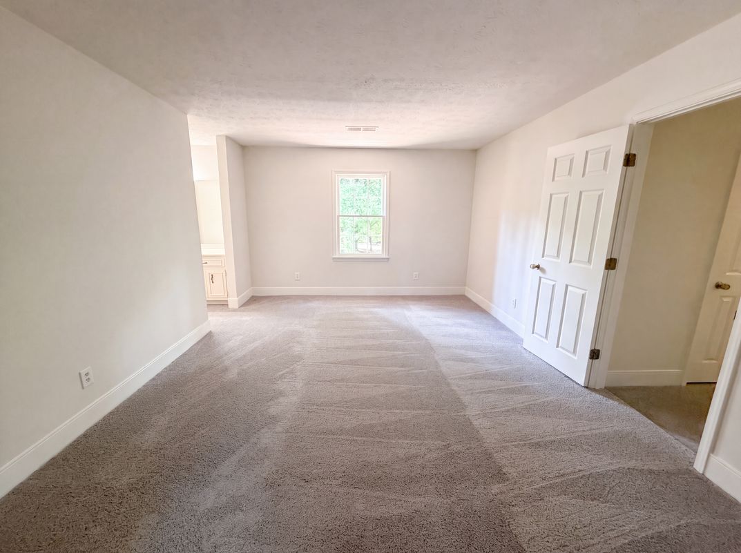 Photo 11 of 29 of 4379 Inns Brook Dr, Snellville, GA