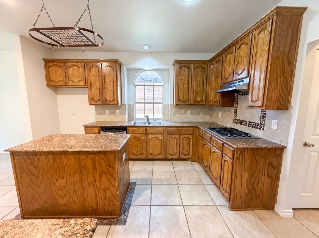 Property photo 2 of 1126 Glencoe Dr