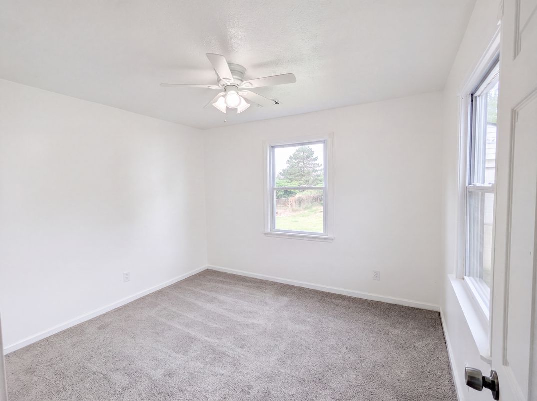 Photo 4 of 19 of 12722 Emery Ave, Cleveland, OH