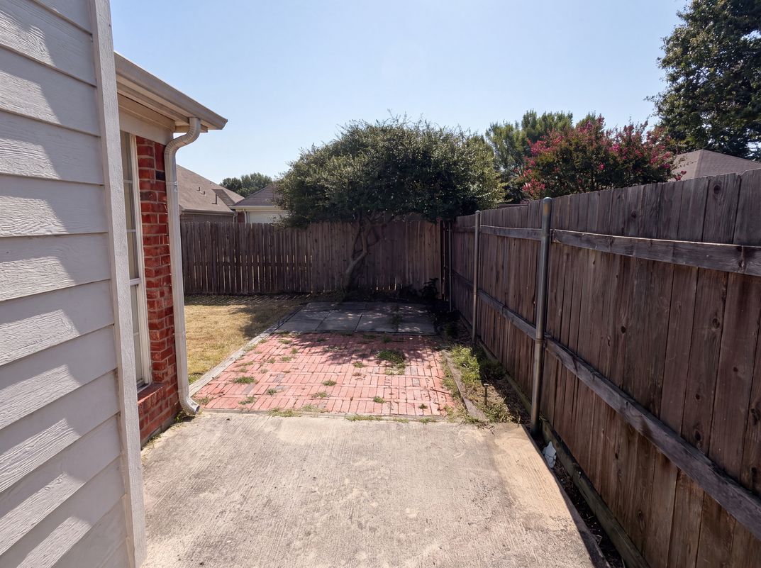Photo 25 of 26 of 7008 Chateau Dr, Frisco, TX