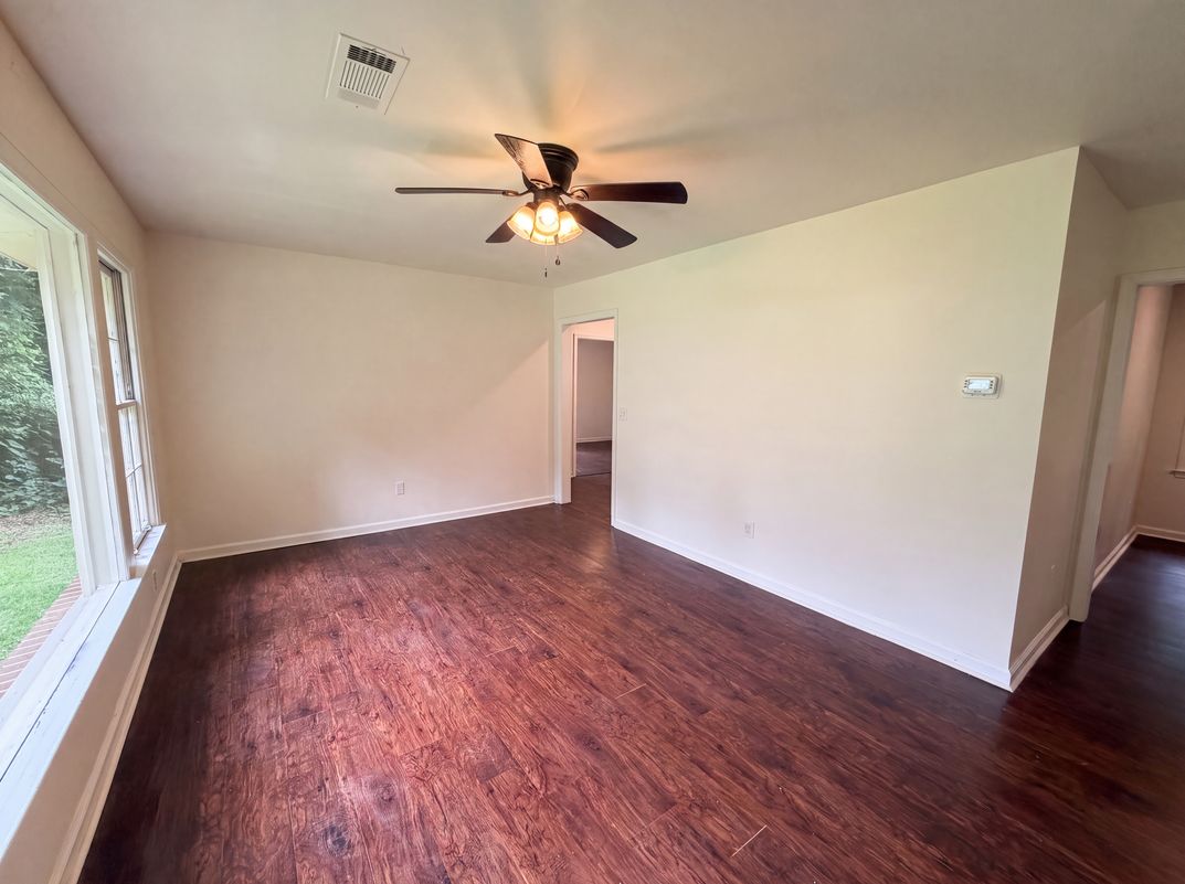 Photo 3 of 18 of 856 Glenway Dr, Atlanta, GA