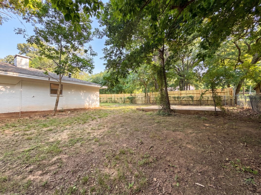 Photo 13 of 18 of 437 Denison Dr, Pottsboro, TX