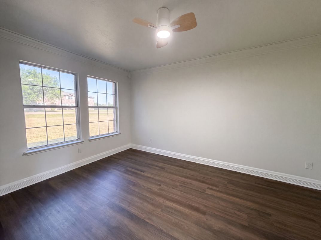 Photo 4 of 21 of 3940 Victory Ct, Midlothian, TX