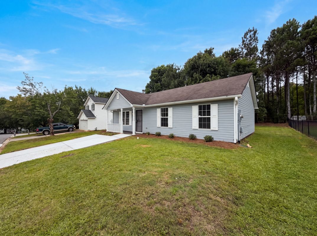 Photo 21 of 23 of 3353 Homeward Trl, Ellenwood, GA